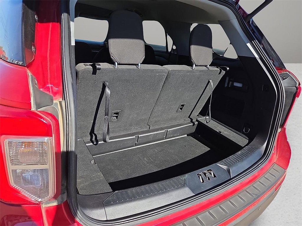 Used 2021 Ford Explorer XLT image 8