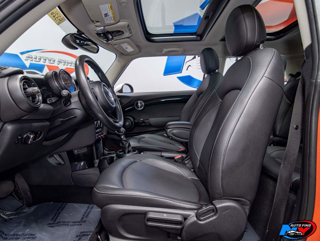 Used 2019 MINI Cooper 2-Door Hardtop w/ Premium Package image 15