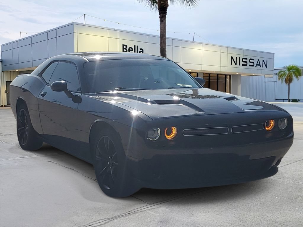 Used 2018 Dodge Challenger SXT RWD image 8
