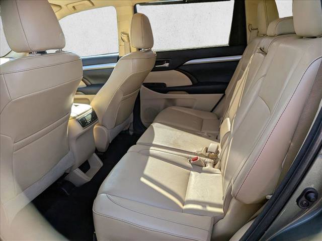 Used 2015 Toyota Highlander XLE AWD/4WD image 27