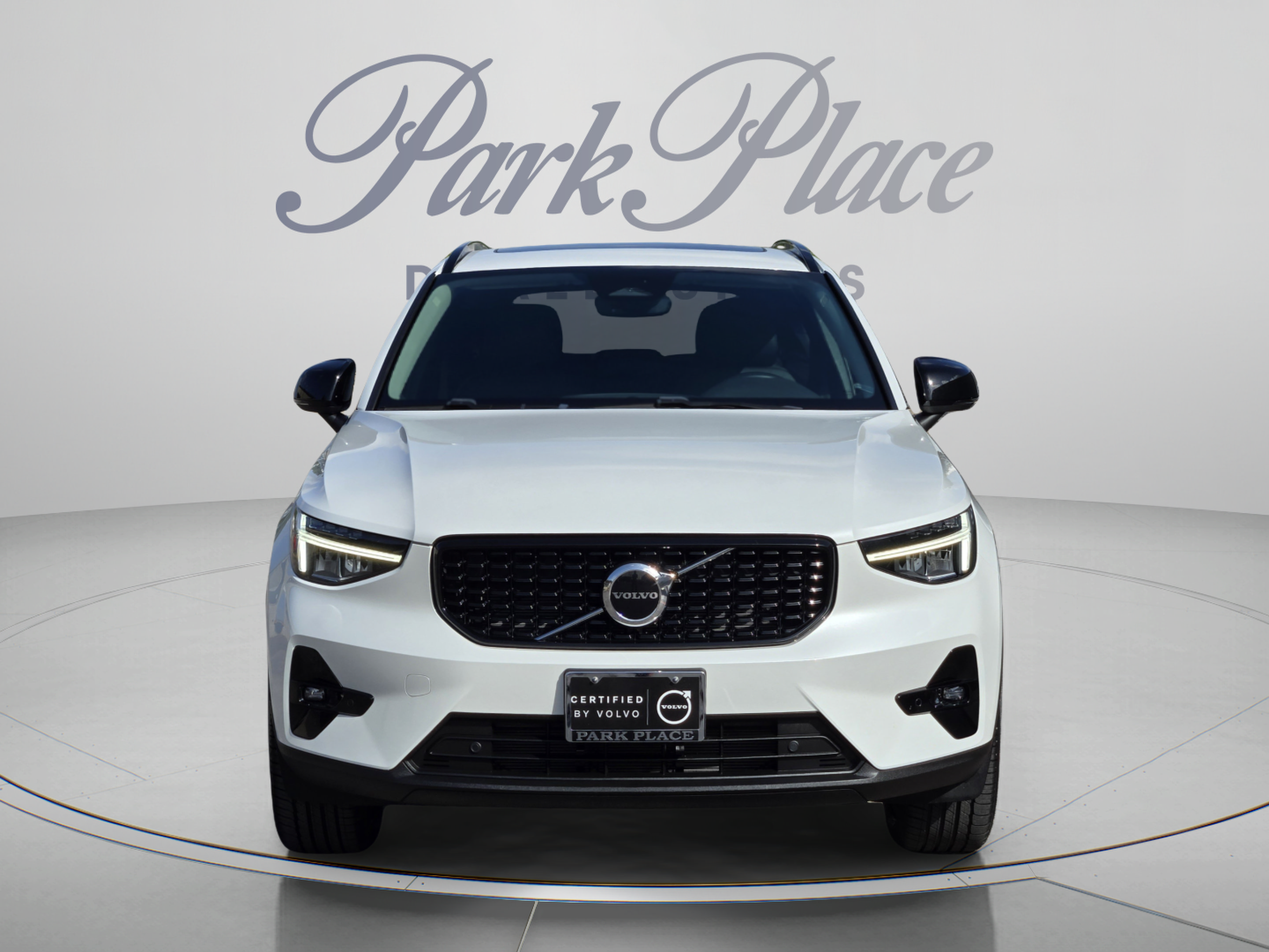 Used 2023 Volvo XC40 B4 Plus w/ Protection Package Premier FWD image 9