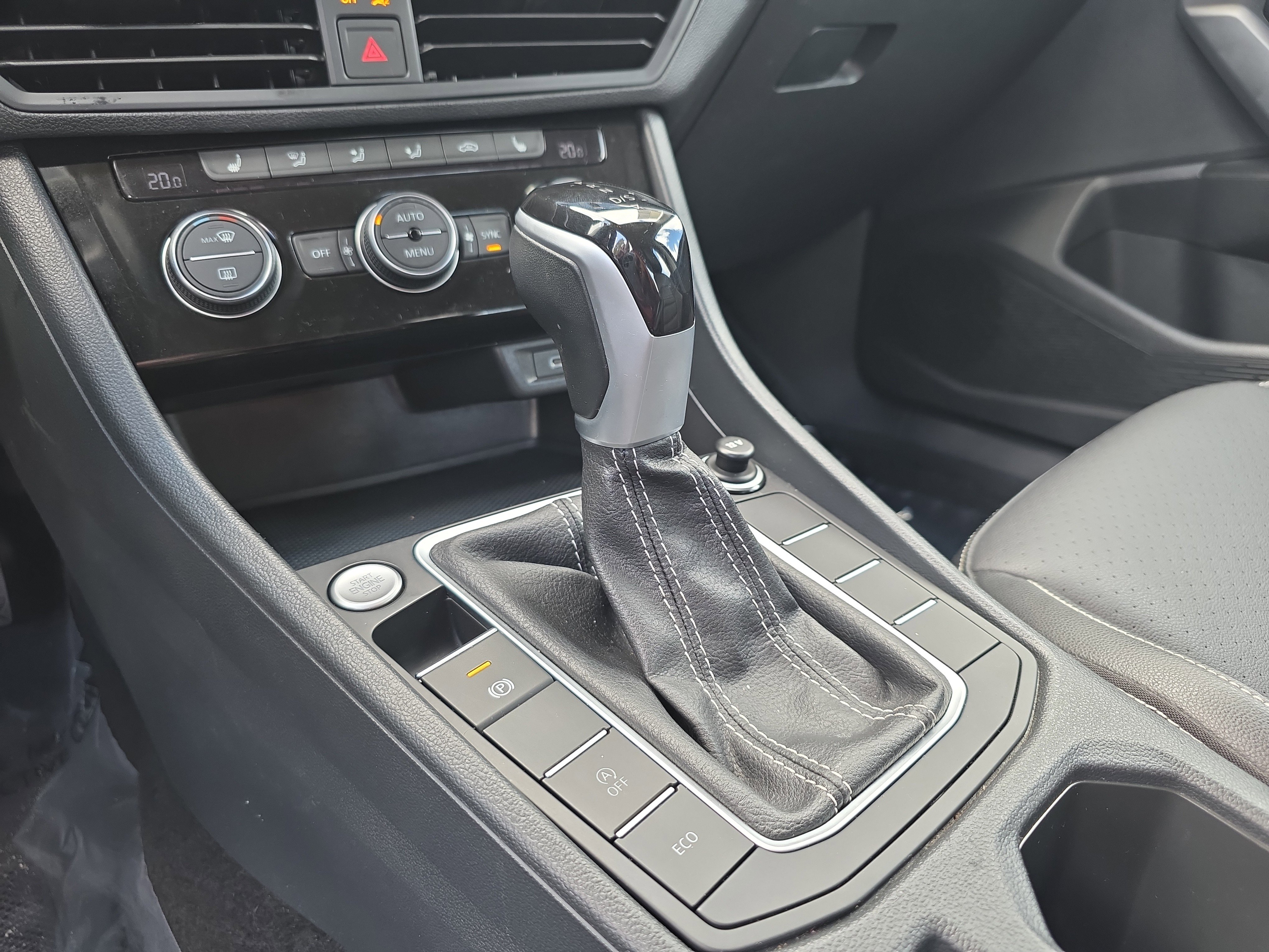 Used 2024 Volkswagen Jetta SE image 32