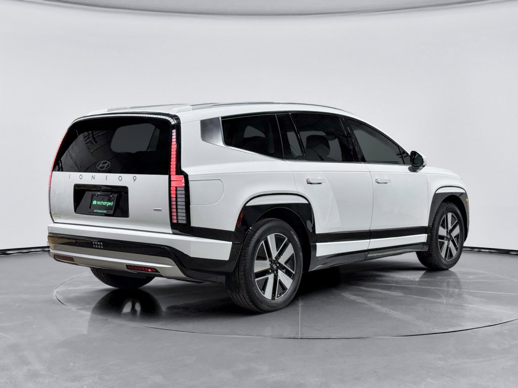 Used 2026 Hyundai Ioniq 9 SEL image 3
