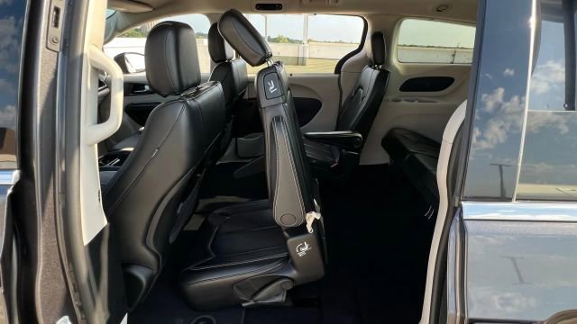 Used 2020 Chrysler Voyager Lxi image 74