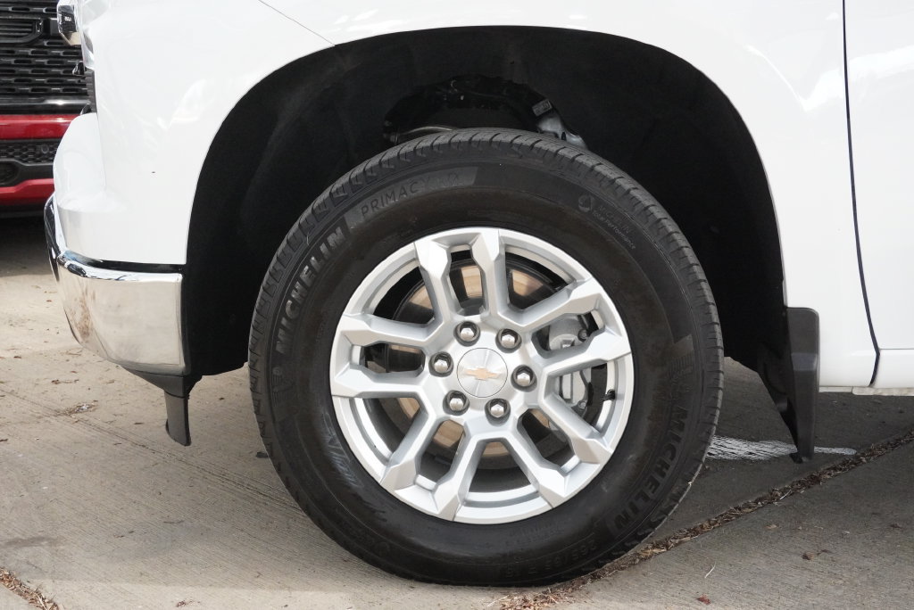 Used 2025 Chevrolet Silverado 1500 LT w/ Safety Package AWD/4WD image 13