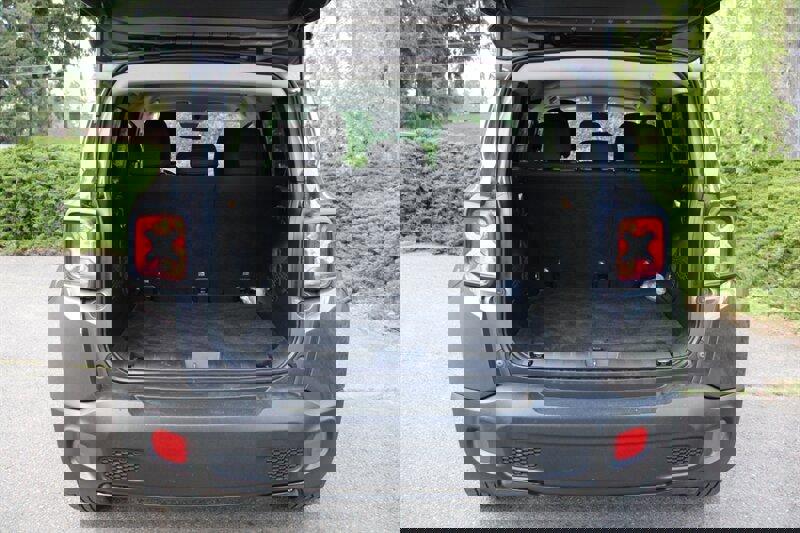 Used 2017 Jeep Renegade Altitude AWD/4WD image 16