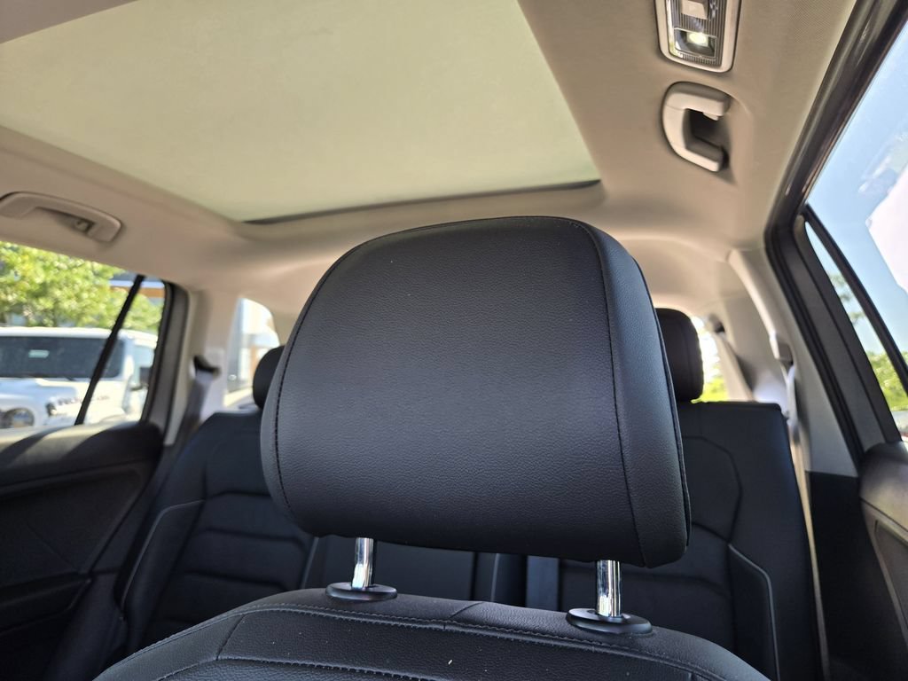 Used 2019 Volkswagen Tiguan SEL Premium w/ 3rd Row Seat Package AWD/4WD image 14