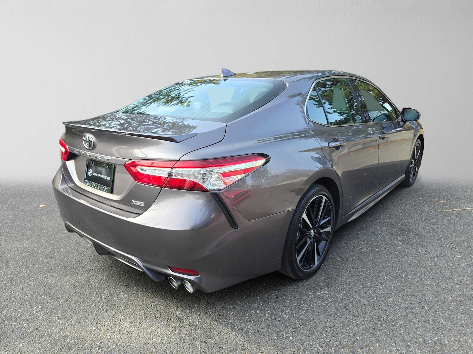 Used 2020 Toyota Camry XSE FWD image 3