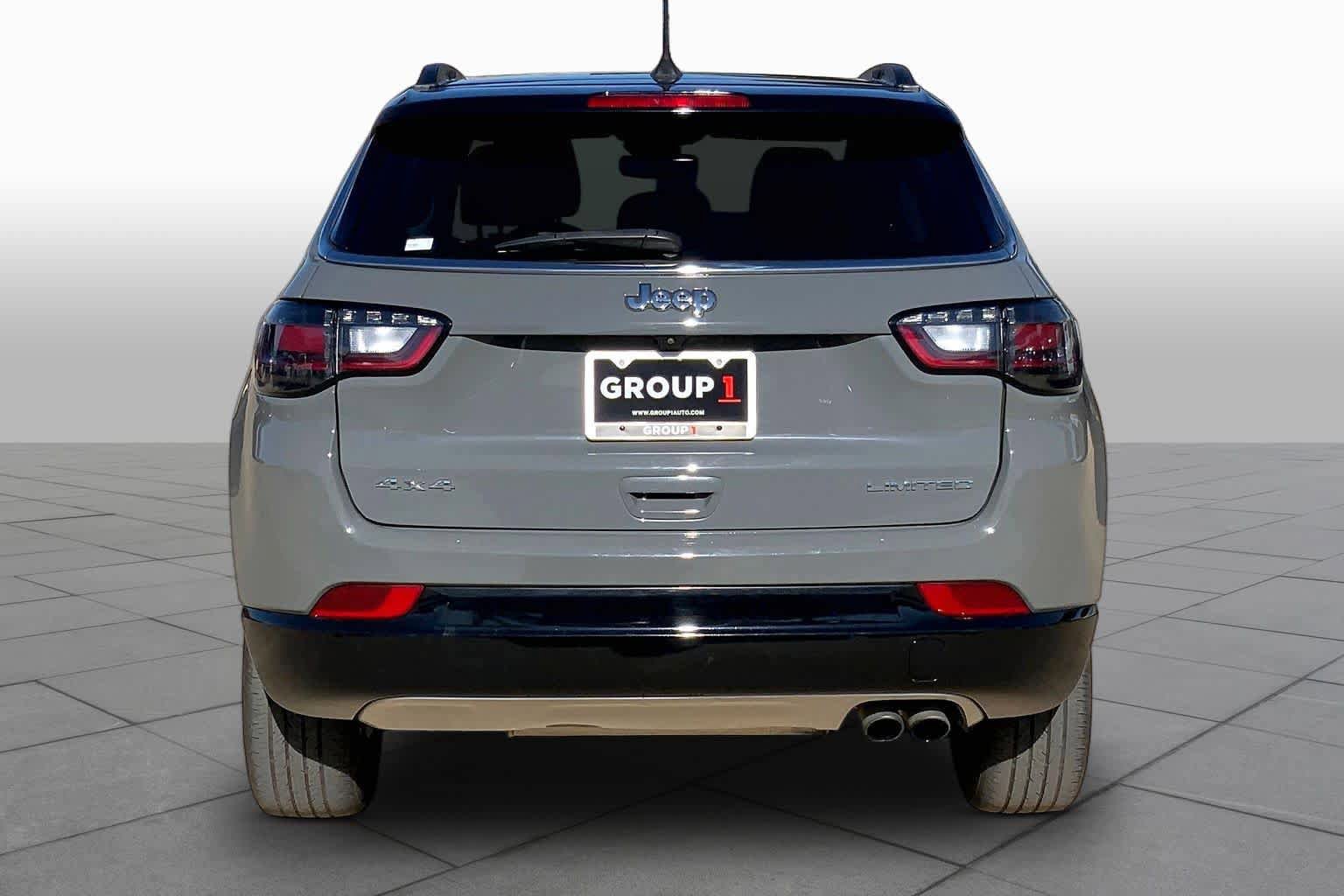 Used 2022 Jeep Compass Limited w/ Elite Group AWD/4WD image 5
