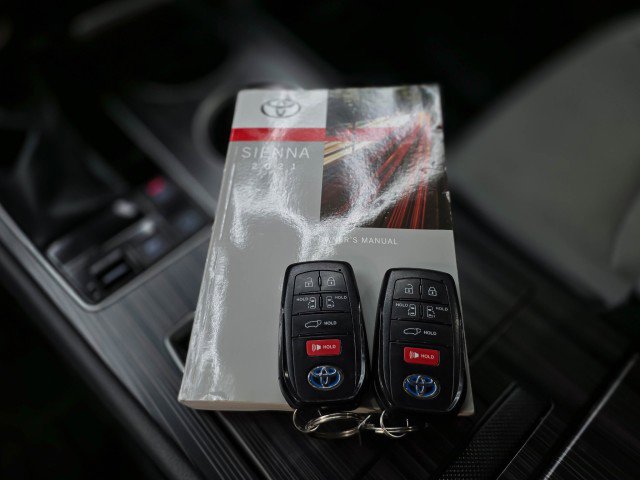 Used 2021 Toyota Sienna Limited AWD/4WD image 47