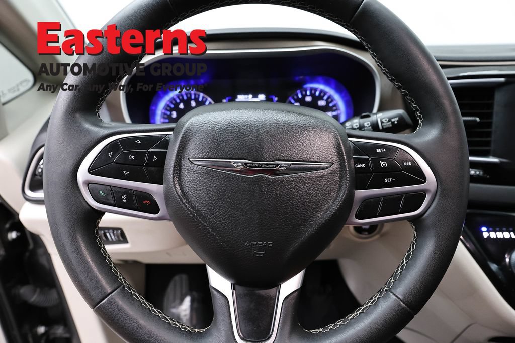 Used 2022 Chrysler Voyager LX FWD image 10