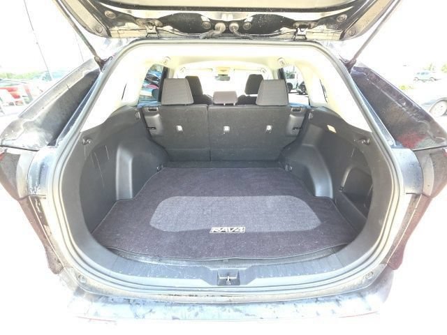 Used 2021 Toyota RAV4 LE w/ Carpet Mat Package (TMS) FWD image 28