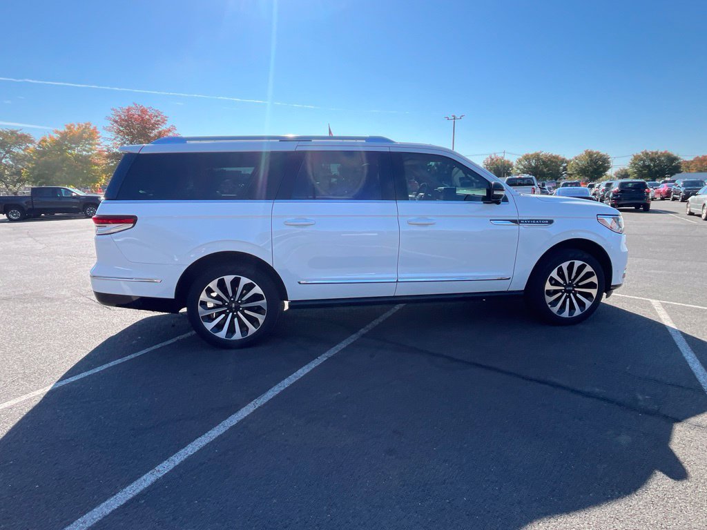 Used 2024 Lincoln Navigator L Reserve AWD/4WD image 13