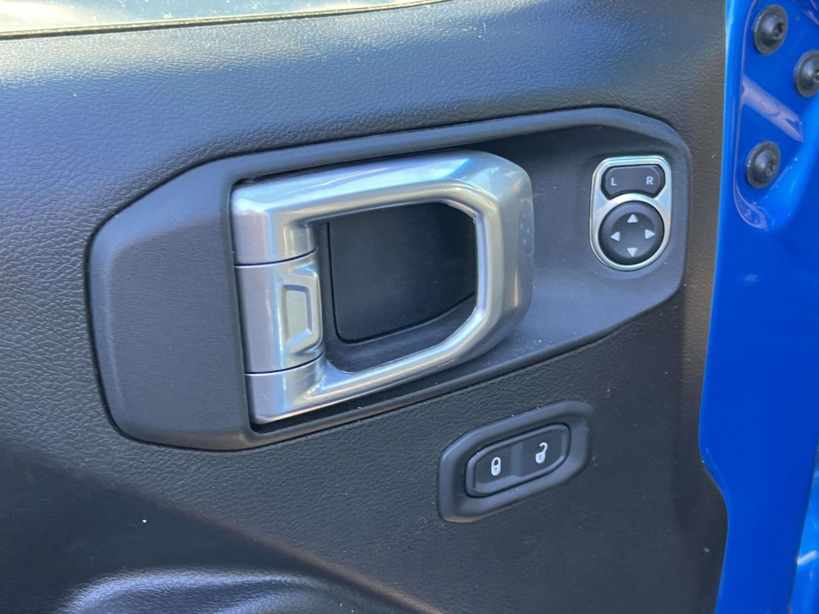 Used 2022 Jeep Gladiator Sport image 28