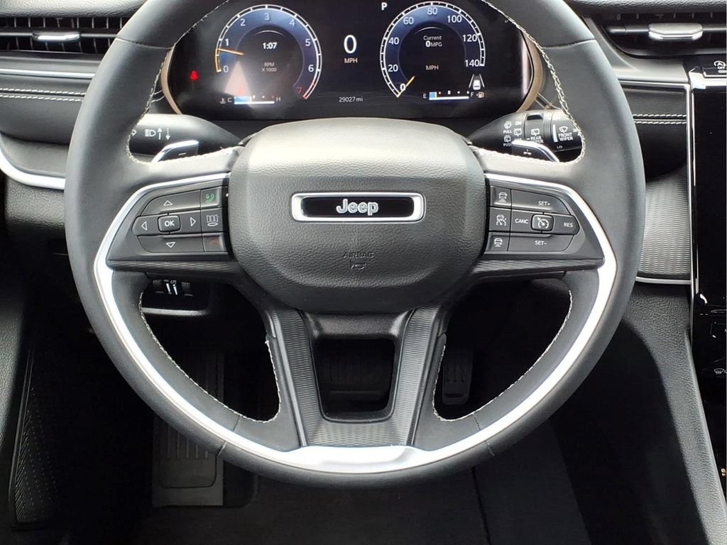Used 2023 Jeep Grand Cherokee Altitude AWD/4WD image 15