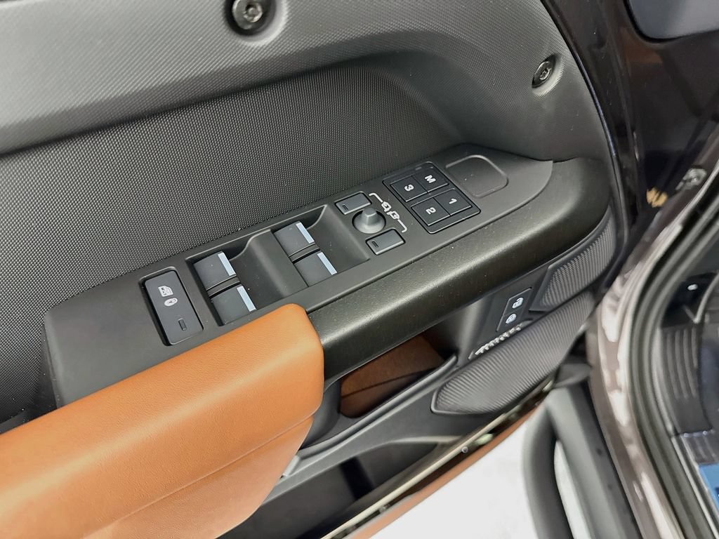 New 2026 Land Rover Defender 110 OCTA AWD/4WD image 18
