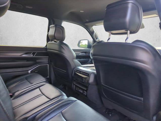 Used 2024 Jeep Wagoneer Series II AWD/4WD image 29