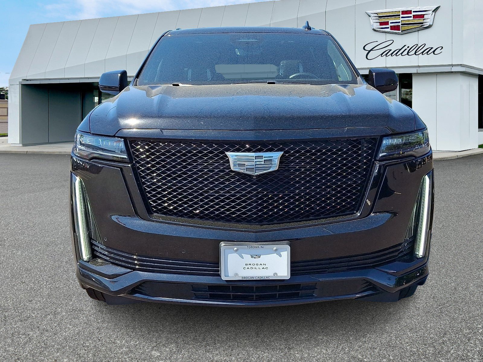Used 2024 Cadillac Escalade ESV Sport Platinum AWD/4WD image 2