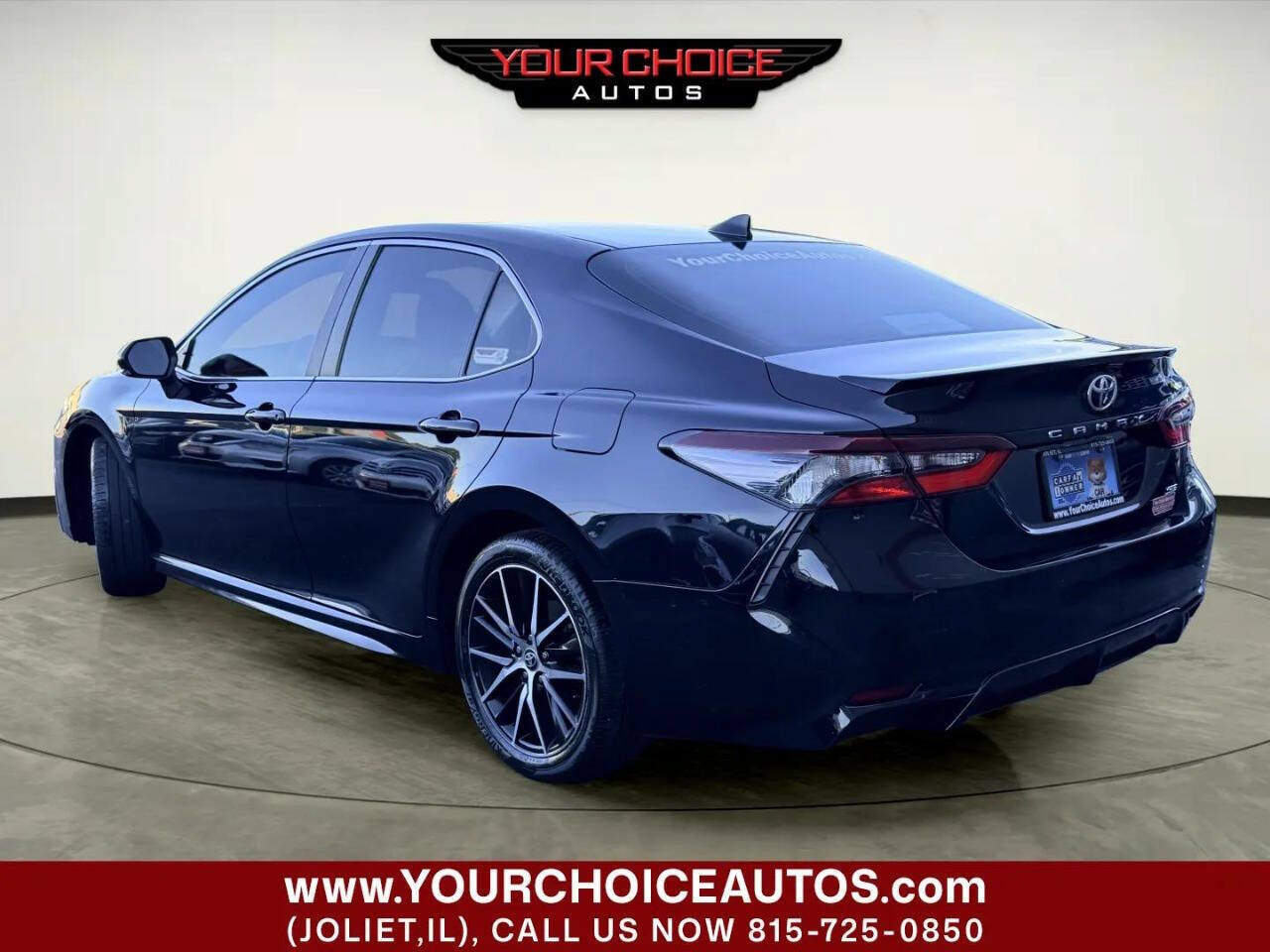 Used 2023 Toyota Camry SE FWD image 2