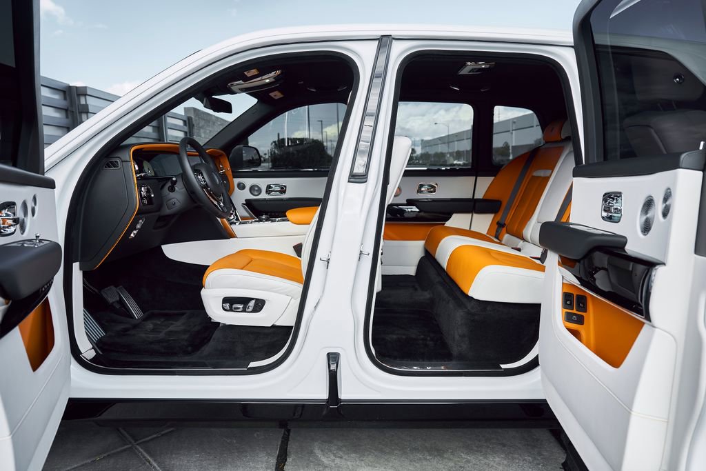Used 2026 Rolls-Royce Cullinan AWD/4WD image 35