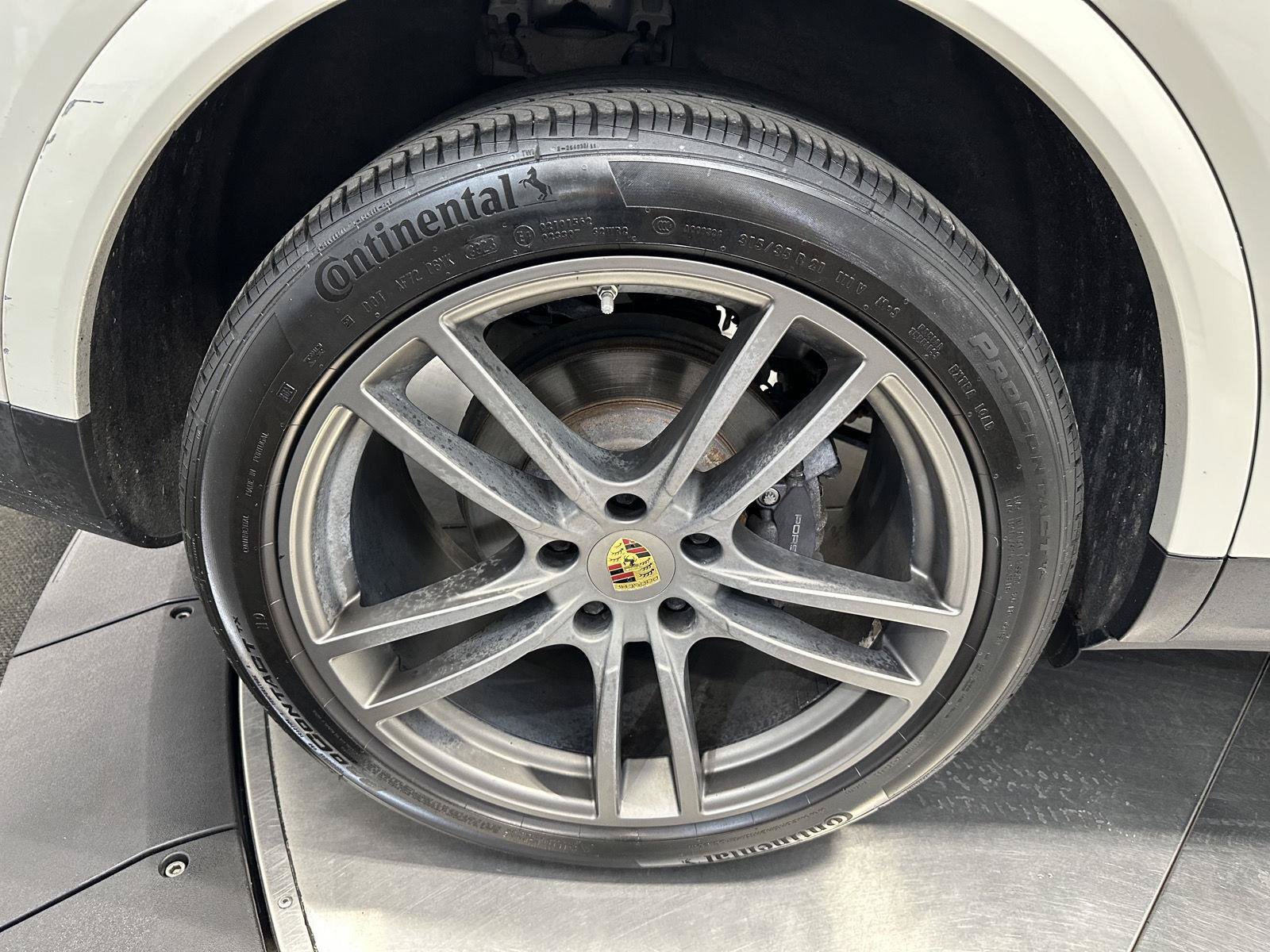 Used 2020 Porsche Cayenne AWD/4WD image 13