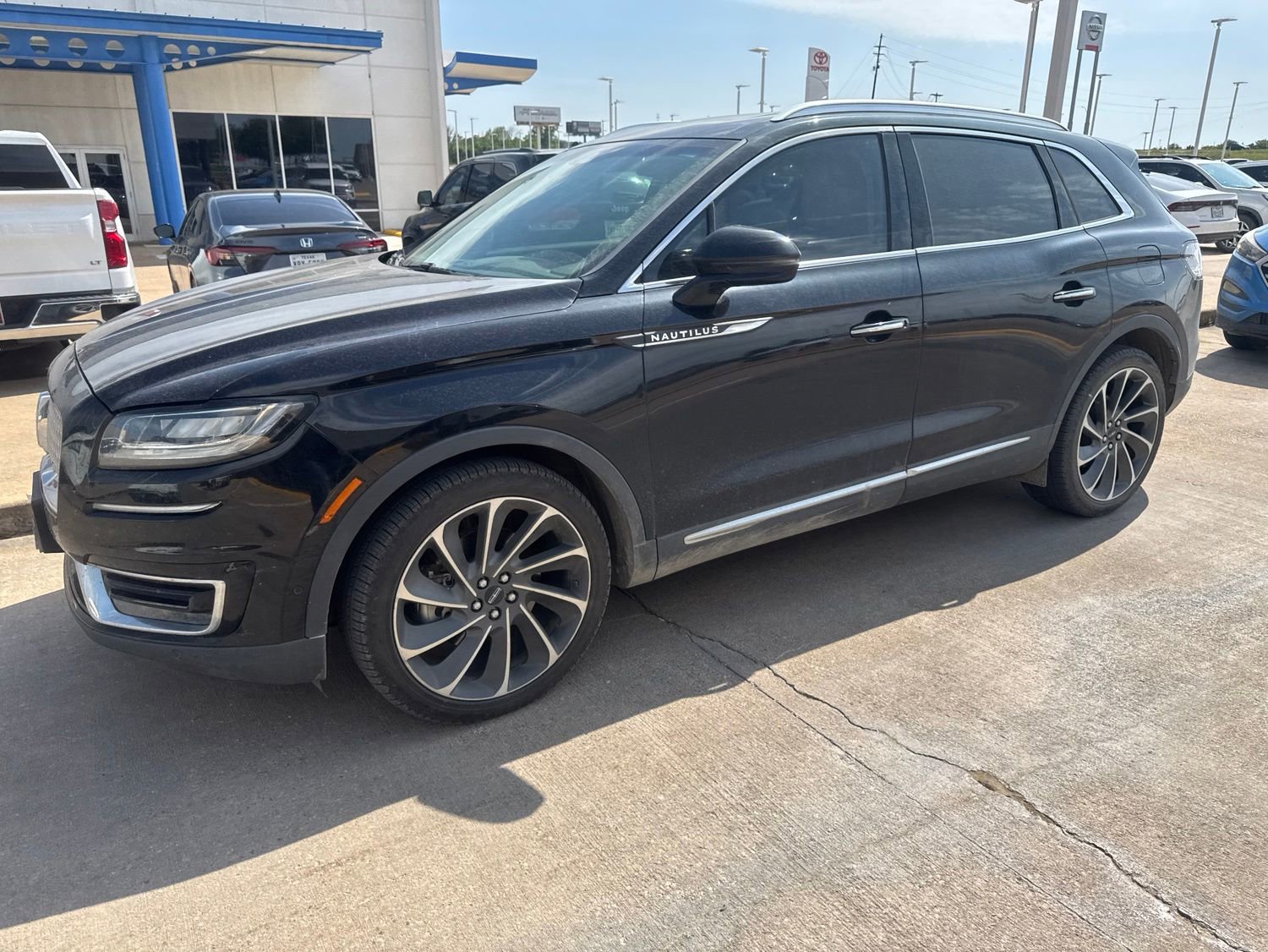 Used 2020 Lincoln Nautilus Reserve w/ Equipment Group 201A FWD image 2