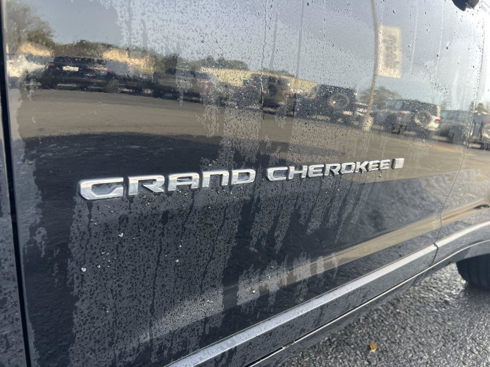 Used 2022 Jeep Grand Cherokee Overland w/ Adv Protech Group III AWD/4WD image 9