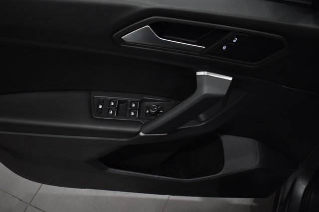 Used 2020 Volkswagen Tiguan SE R-Line image 32