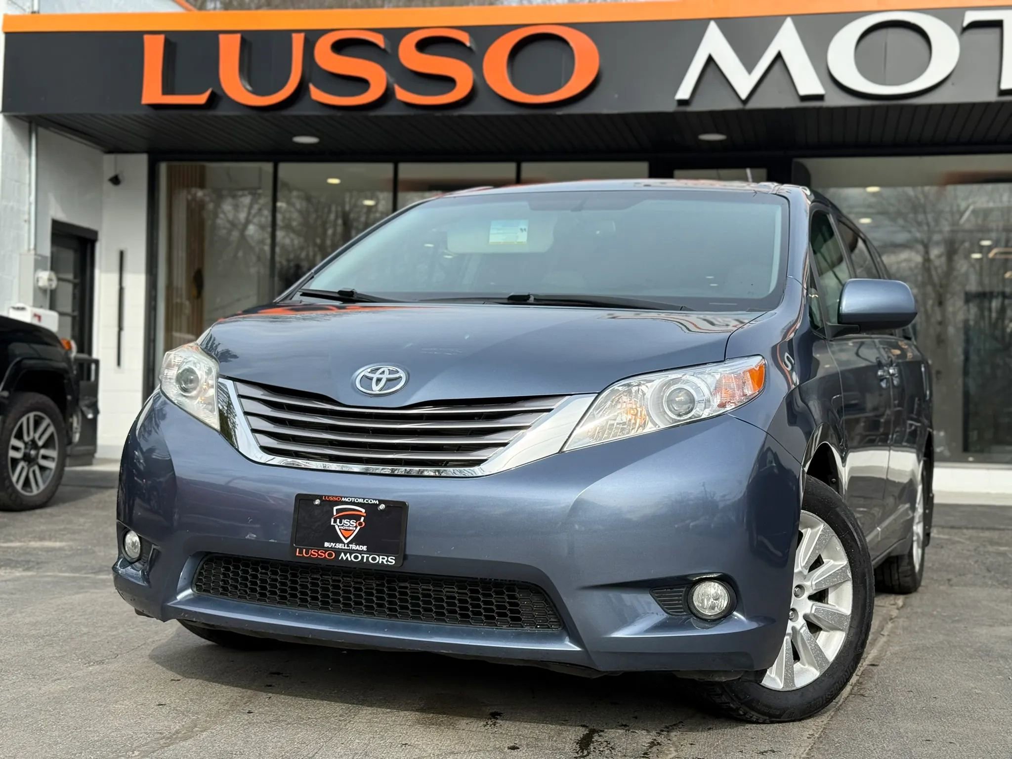 Used 2015 Toyota Sienna XLE w/ XLE Navigation Package AWD/4WD image 1