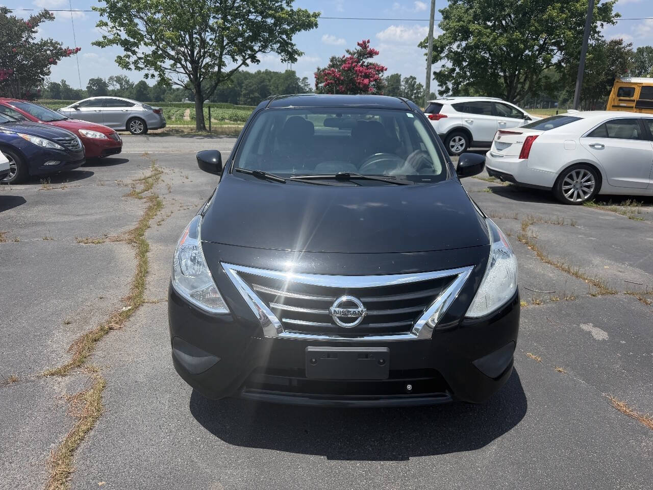 Used 2016 Nissan Versa SV FWD image 2
