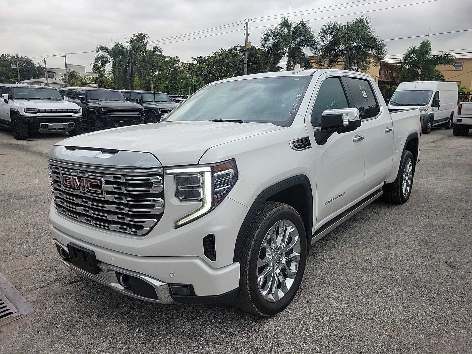 Used 2024 GMC Sierra 1500 Denali image 2
