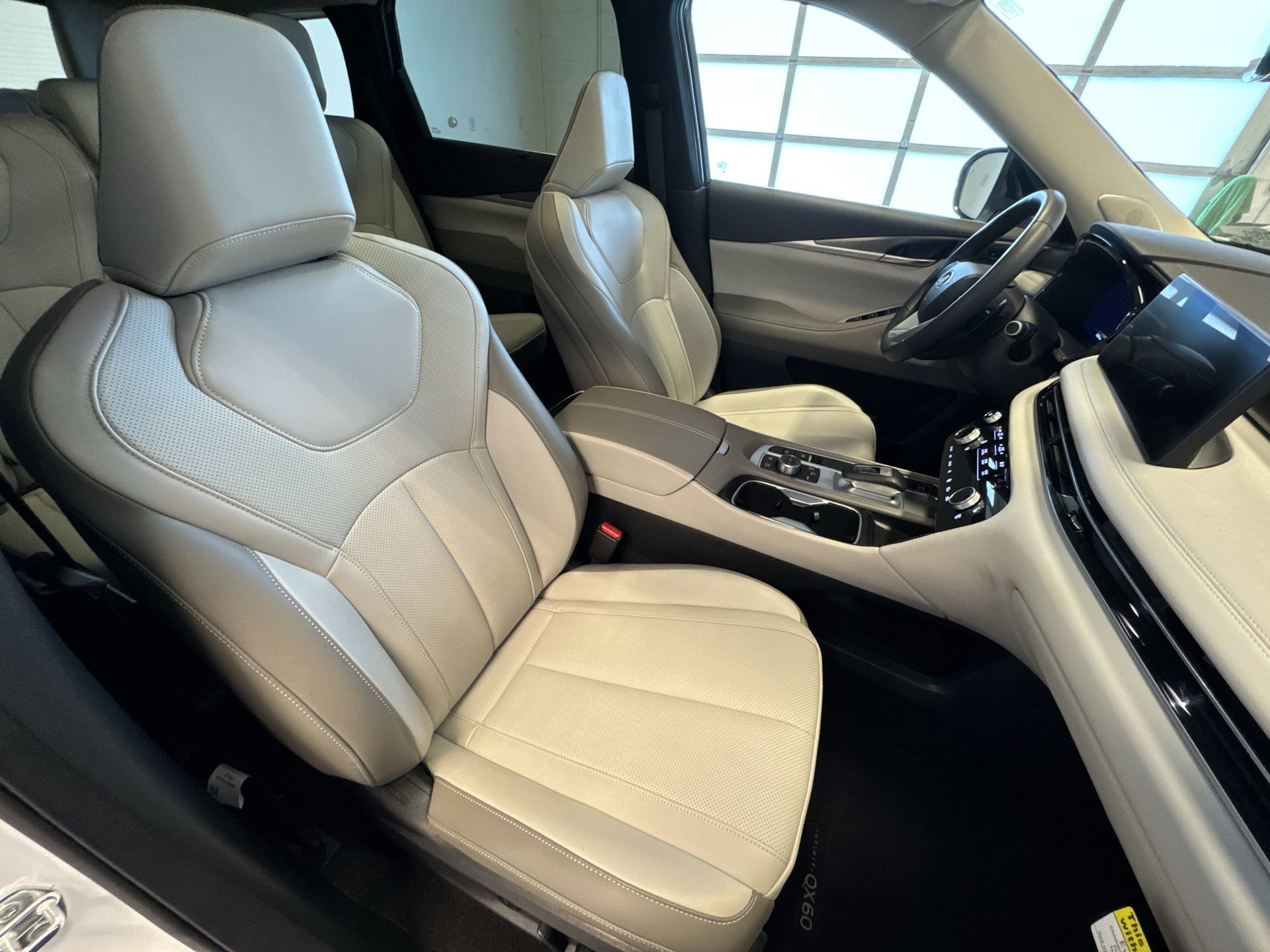 Certified 2026 INFINITI QX60 Luxe w/ Cargo Package AWD/4WD image 25