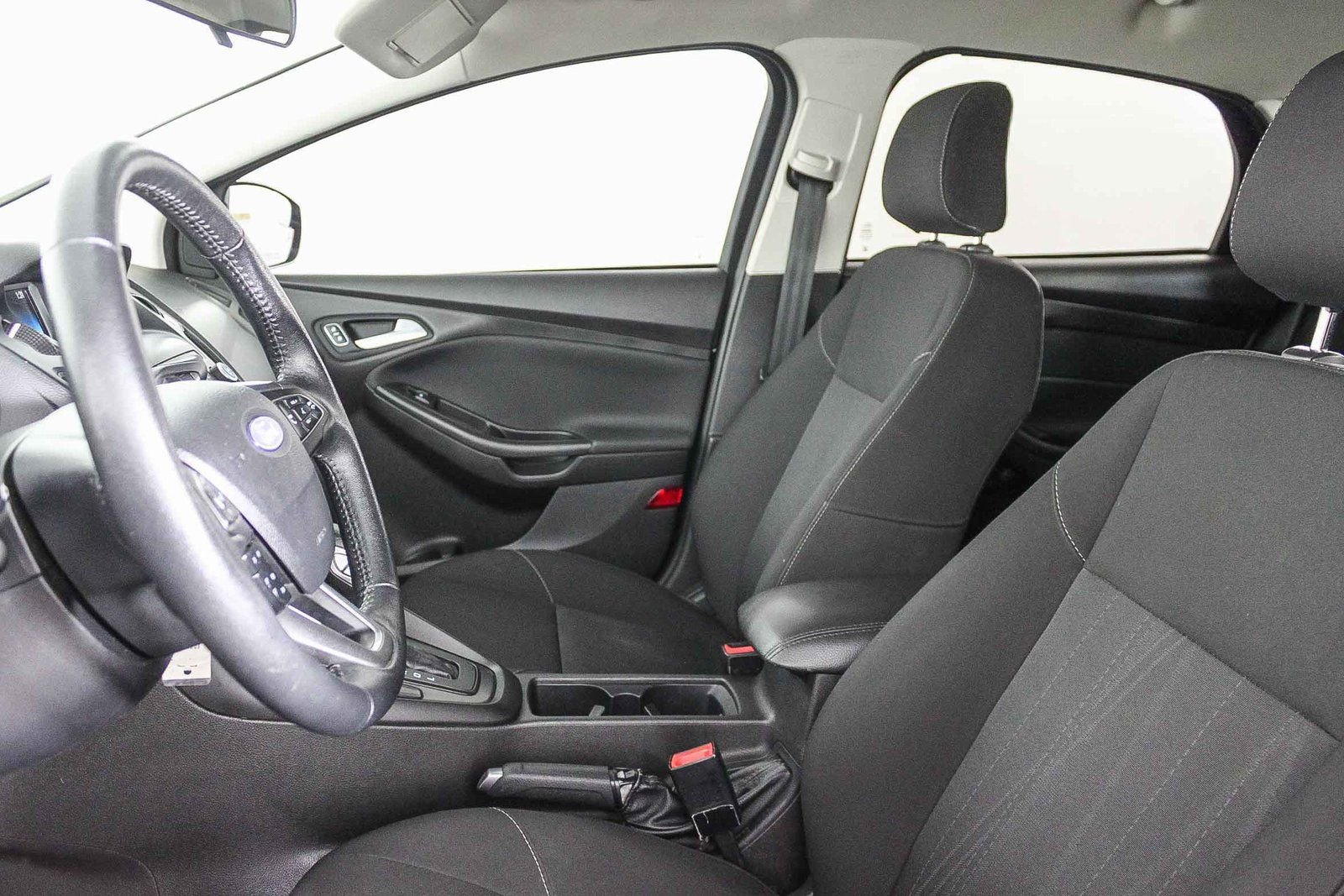 Used 2018 Ford Focus SE w/ Cold Weather Package image 18