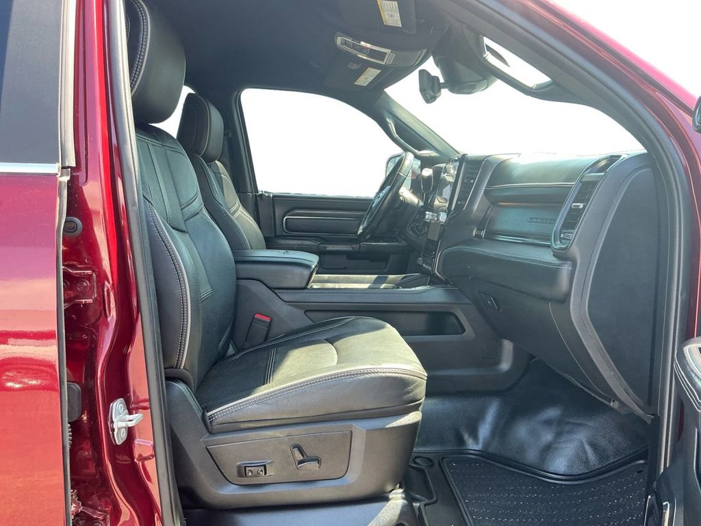 Used 2022 RAM 5500 4x4 Crew Cab image 22