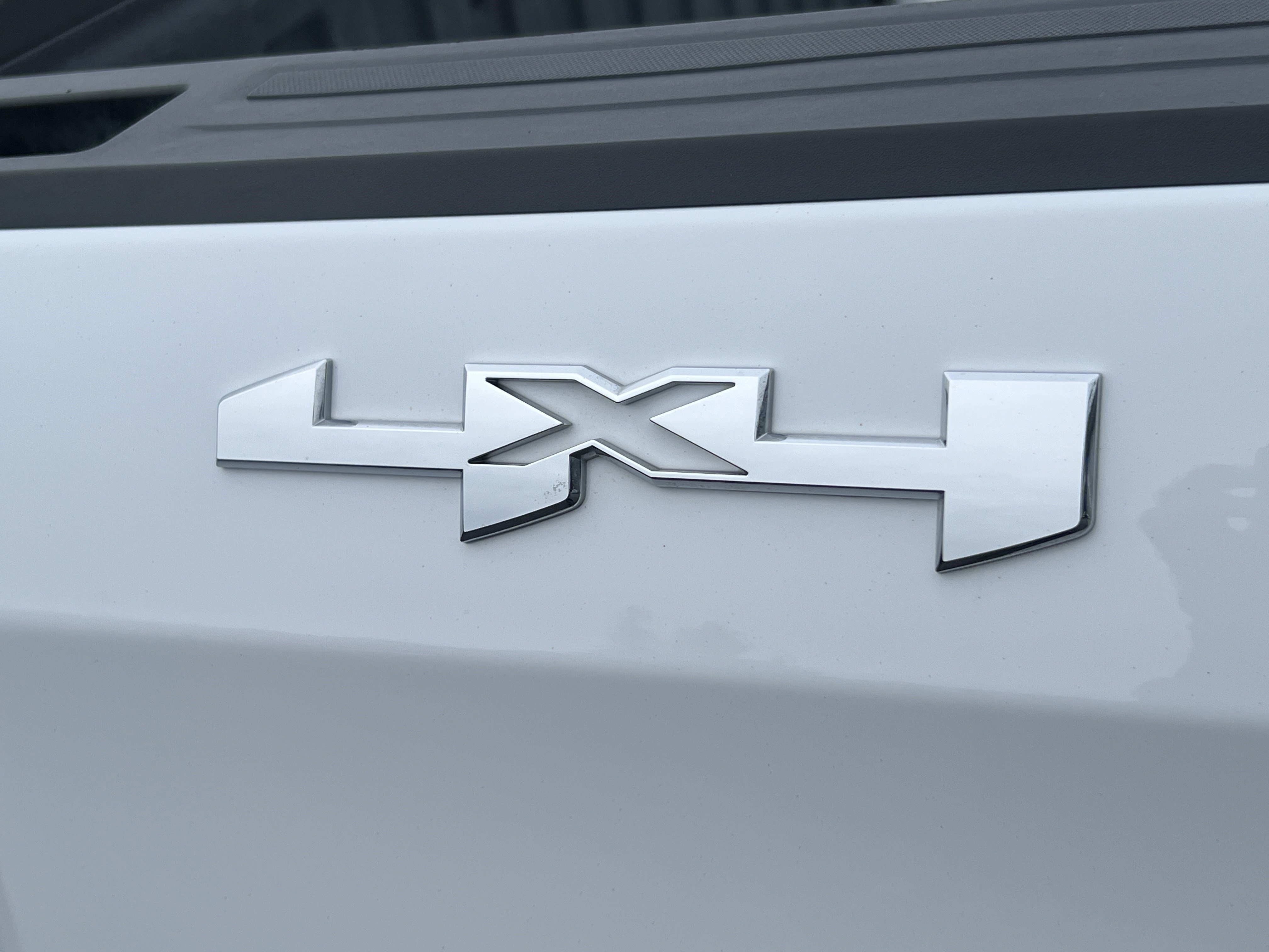 Used 2024 GMC Sierra 1500 SLE w/ Preferred Package image 9