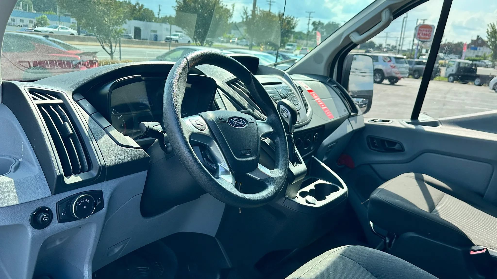 Used 2019 Ford Transit 350 XLT RWD image 6