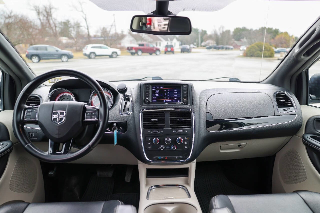 Used 2019 Dodge Grand Caravan SXT image 18