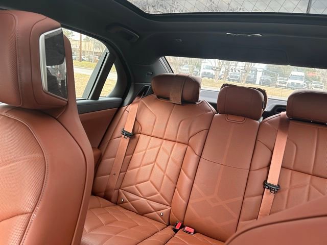 Used 2025 BMW 760i xDrive w/ Executive Package image 13