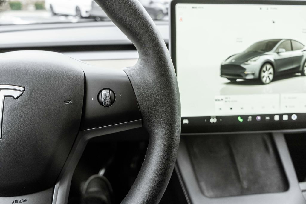 Used 2023 Tesla Model Y Long Range image 19