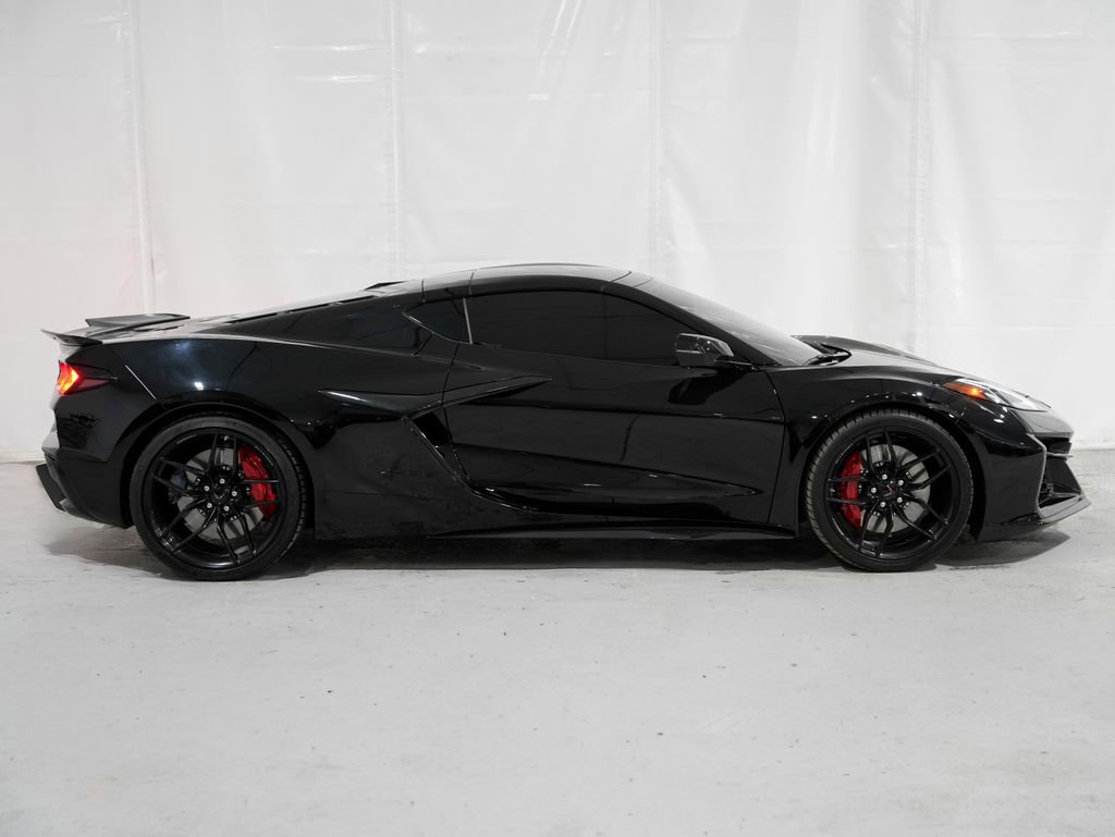 Used 2025 Chevrolet Corvette Z06 RWD image 7