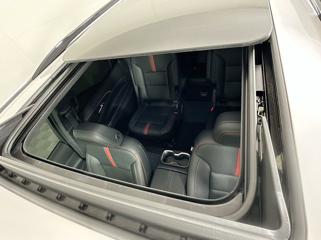 Used 2024 Chevrolet Traverse RS image 22