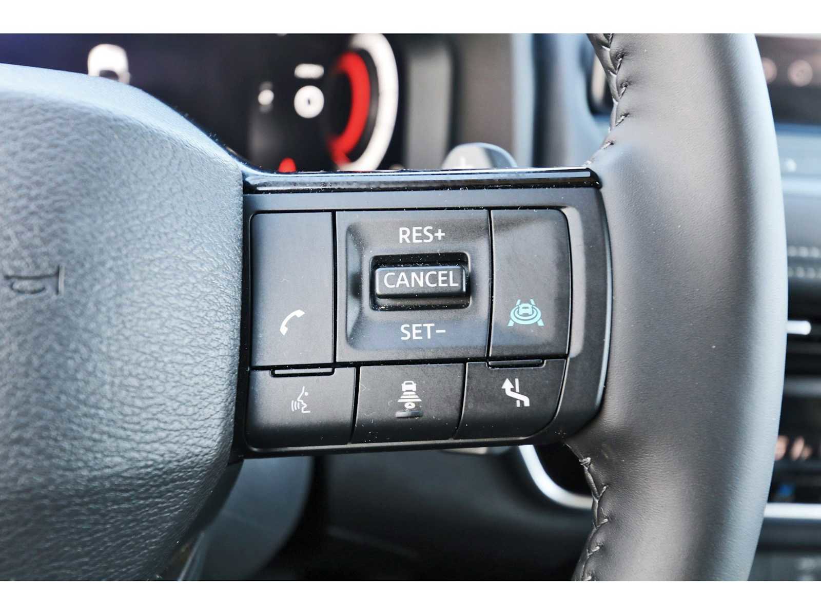 Used 2025 Nissan Rogue SL w/ Tech Package image 16