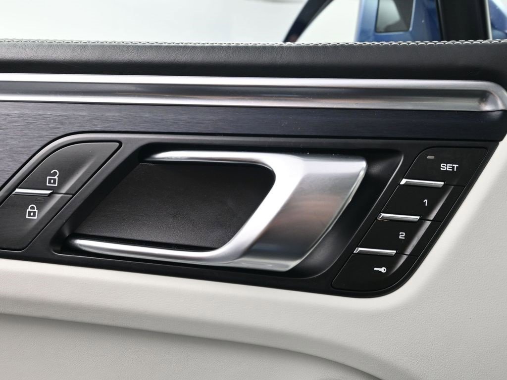 Certified 2023 Porsche Macan GTS image 18