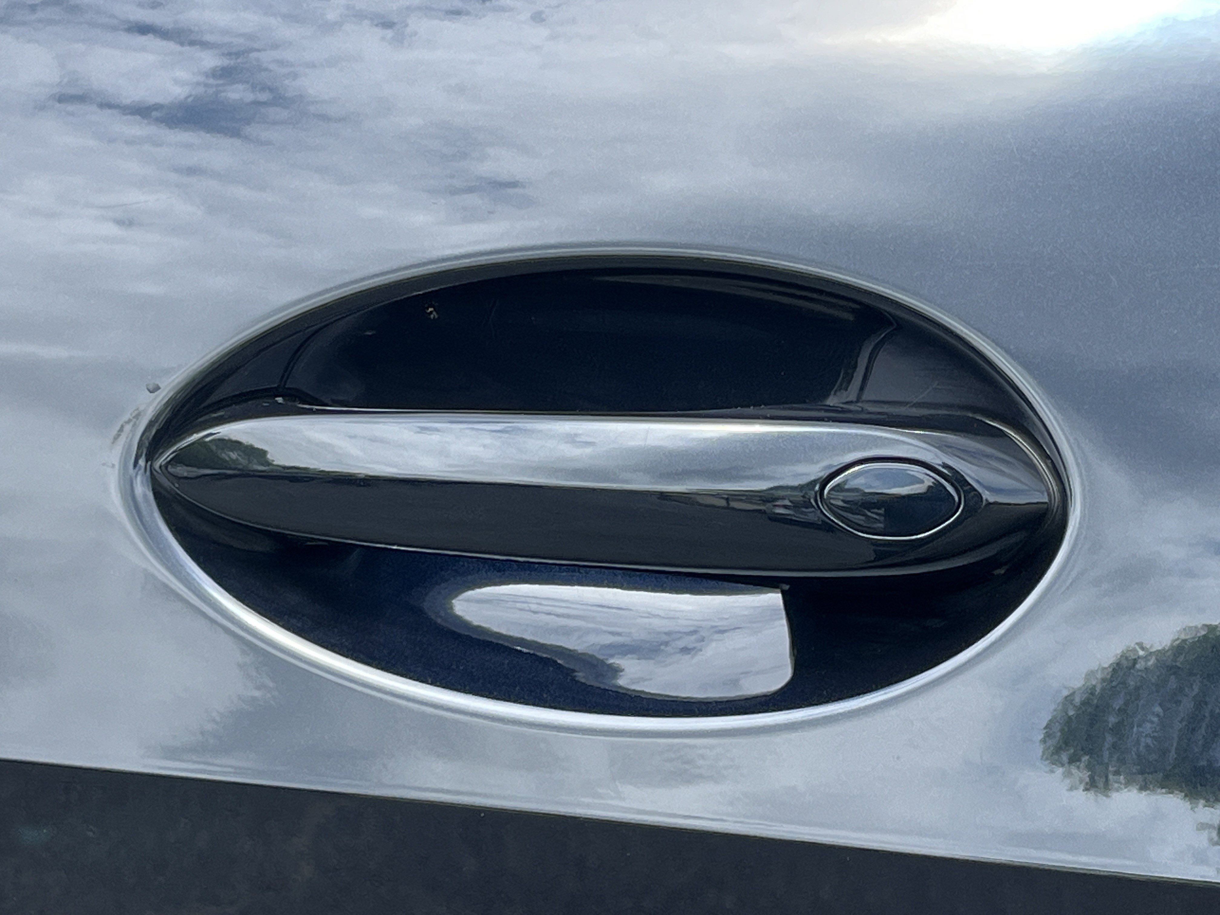 Used 2025 BMW X7 M60i w/ Executive Package image 34