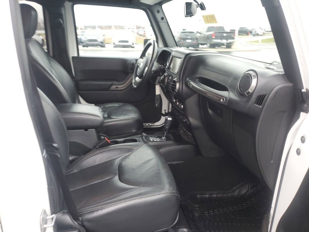 Used 2018 Jeep Wrangler Unlimited Sahara image 29