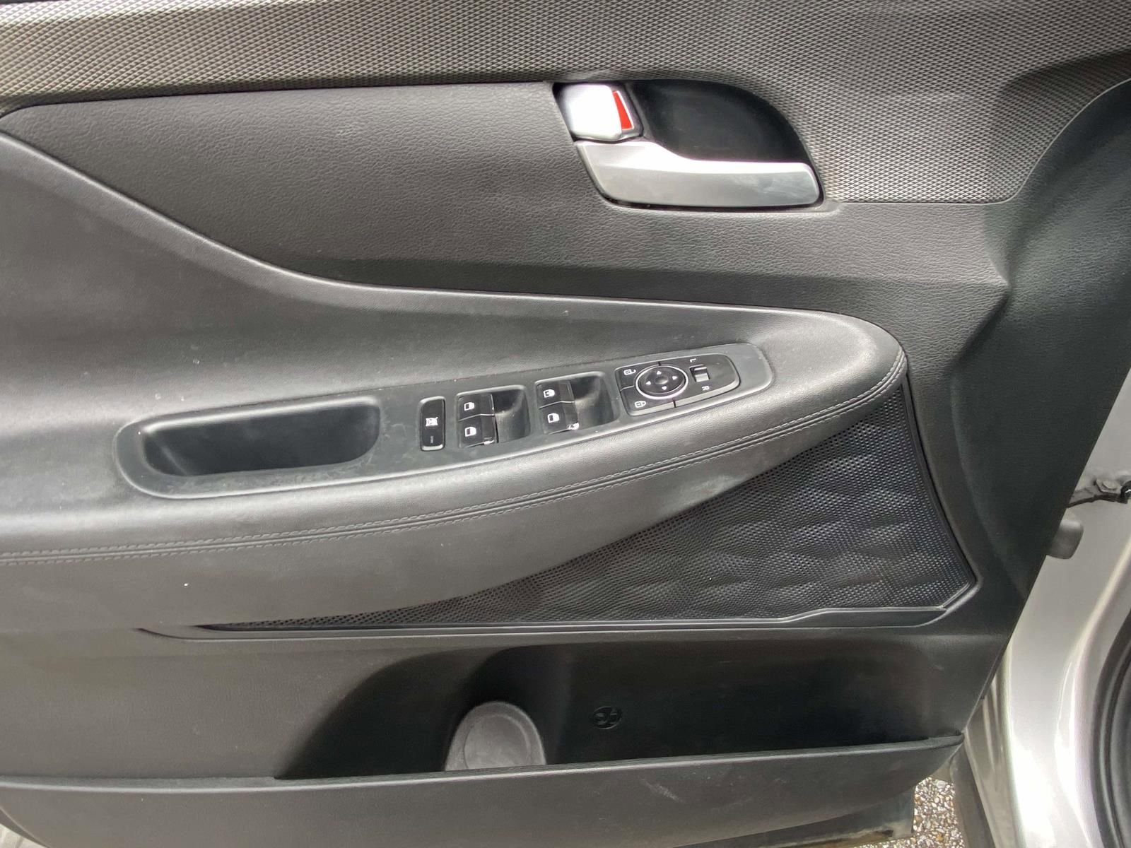 Used 2020 Hyundai Santa Fe SE AWD/4WD image 14