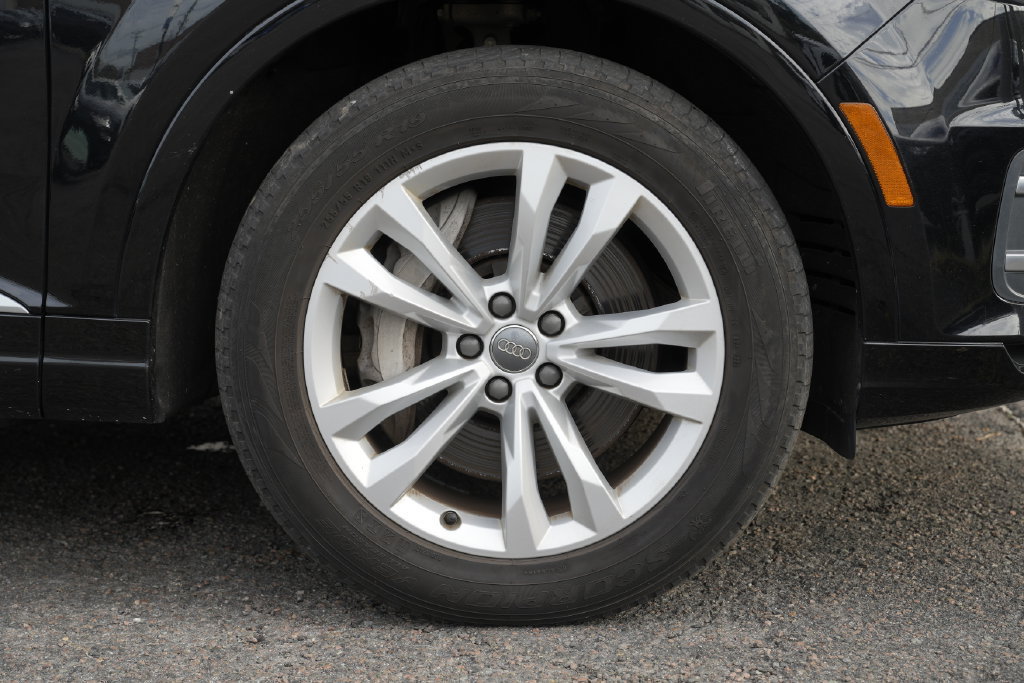 Used 2018 Audi Q7 3.0T Premium Plus AWD/4WD image 12