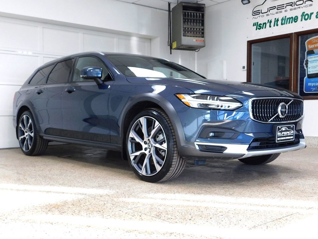 Used 2026 Volvo V90 B6 Cross Country Ultra image 3