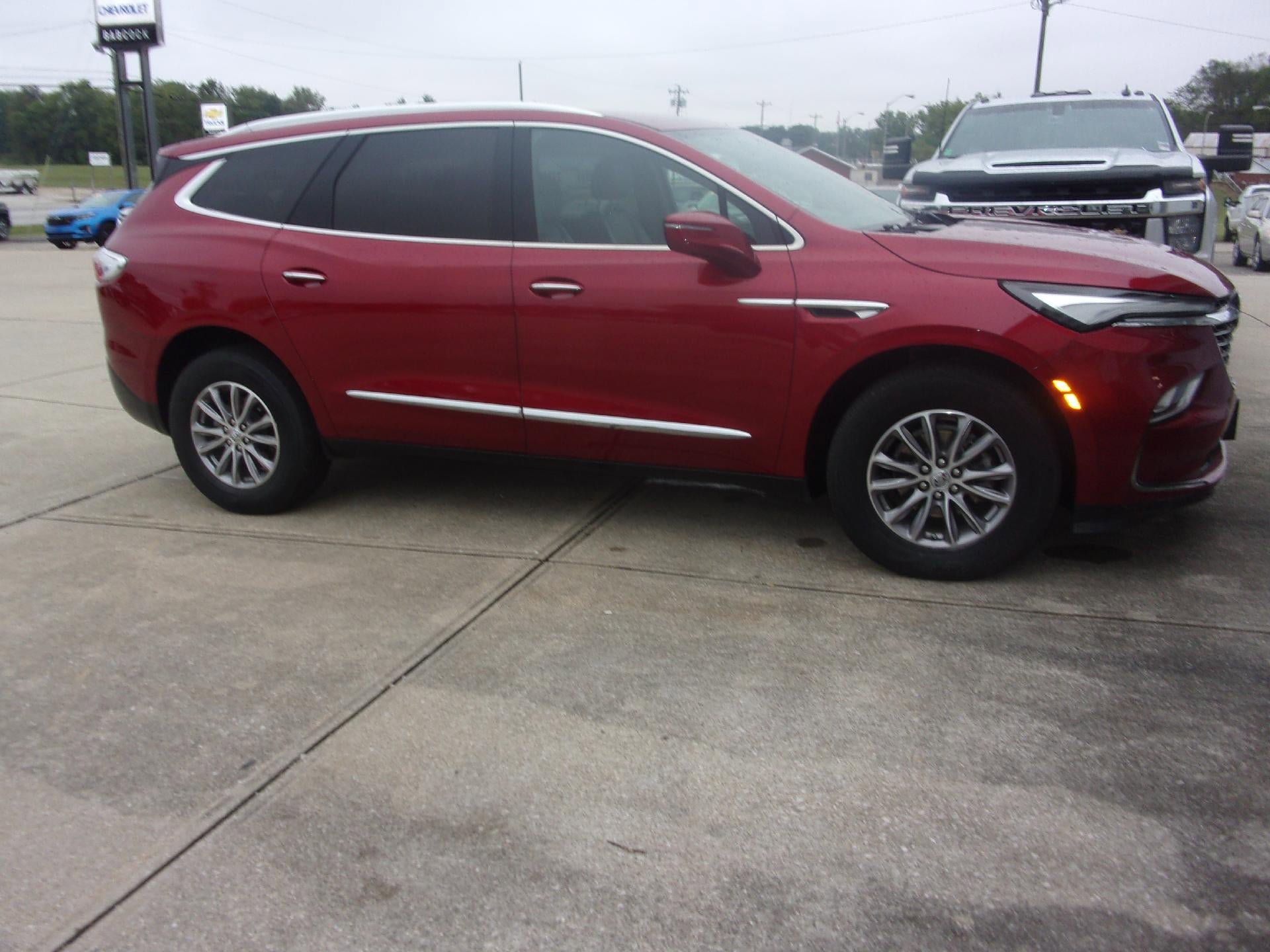 Used 2024 Buick Enclave Premium image 3