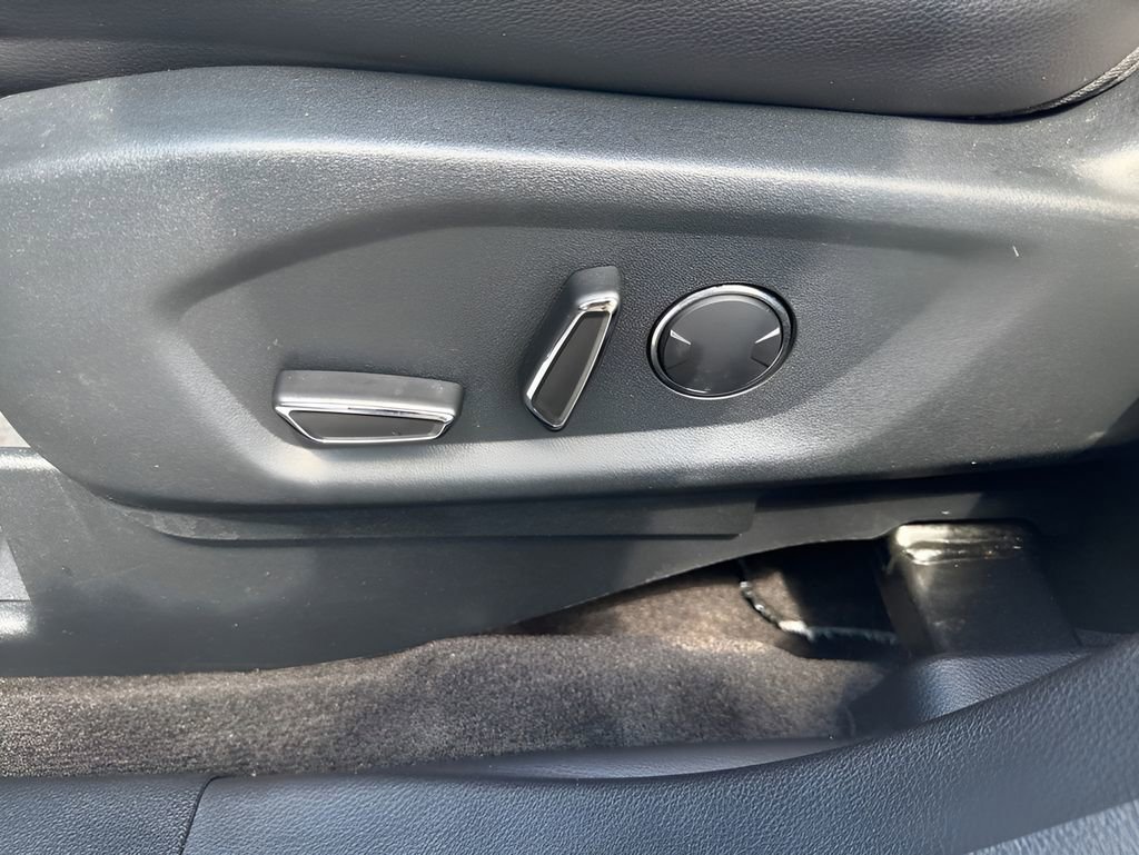 Used 2018 Ford Explorer XLT w/ Equipment Group 202A AWD/4WD image 10